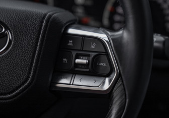 Подержанный автомобиль Toyota Land Cruiser Suv 2021 года (15 фото)