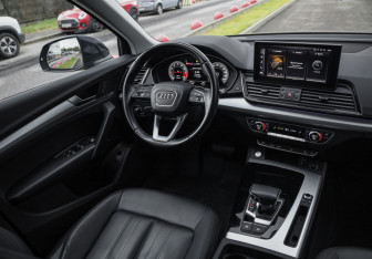 Подержанный автомобиль Audi Q5 2021 года (12 фото)