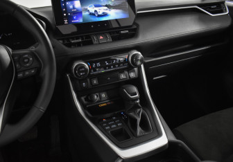 Подержанный автомобиль Toyota RAV4 2025 года (23 фото)