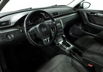 Подержанный автомобиль Volkswagen Passat Sedan 2013 года (11 фото)