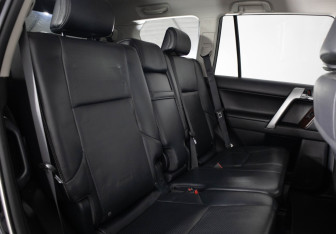 Подержанный автомобиль Toyota Land Cruiser Prado 2016 года (20 фото)