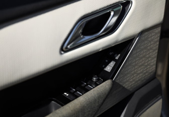 Подержанный автомобиль Land Rover Range Rover Velar 2018 года (25 фото)