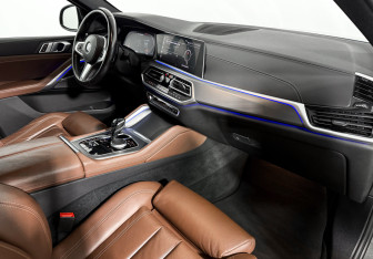 Подержанный автомобиль BMW X6 2020 года (15 фото)