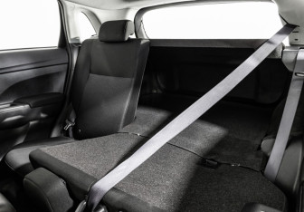 Подержанный автомобиль Mitsubishi ASX 2011 года (16 фото)