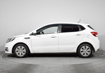 Подержанный автомобиль Kia Rio Hatchback 2016 года (8 фото)