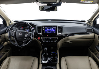 Подержанный автомобиль Honda Pilot 2018 года (11 фото)