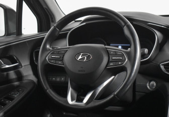 Подержанный автомобиль Hyundai Santa Fe 2021 года (14 фото)
