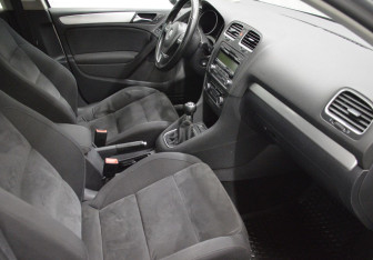 Подержанный автомобиль Volkswagen Golf Hatchback 2011 года (12 фото)