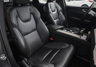 Подержанный автомобиль Volvo XC60 2020 года (26 фото)