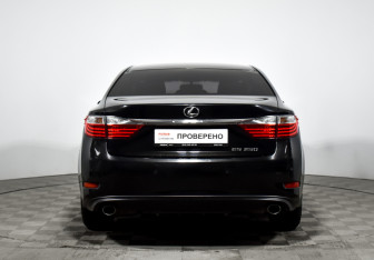 Подержанный автомобиль Lexus ES 2012 года (6 фото)