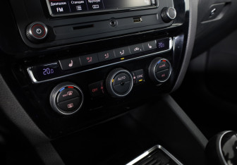 Подержанный автомобиль Volkswagen Jetta Sedan 2018 года (19 фото)