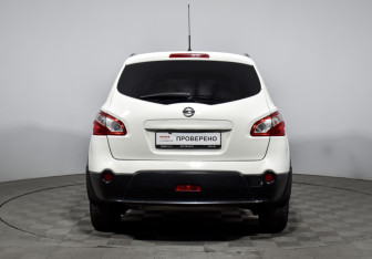Подержанный автомобиль Nissan Qashqai+2 2013 года (6 фото)