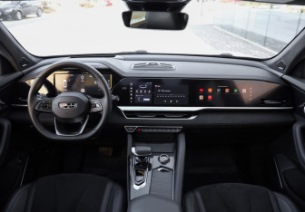 Подержанный автомобиль Geely Monjaro 2024 года (10 фото)