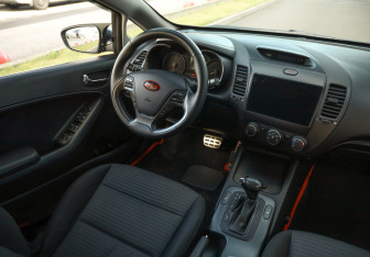 Подержанный автомобиль Kia Cerato Sedan 2015 года (10 фото)