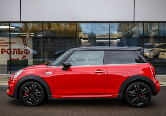 Подержанный автомобиль MINI Hatch 2020 года (9 фото)