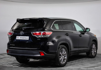 Подержанный автомобиль Toyota Highlander 2014 года (5 фото)