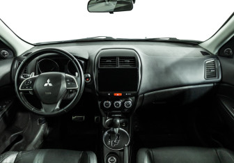 Подержанный автомобиль Mitsubishi ASX 2014 года (13 фото)