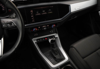 Подержанный автомобиль Audi Q3 2020 года (22 фото)
