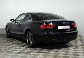 Подержанный автомобиль Audi A5 Coupe 2011 года (7 фото)