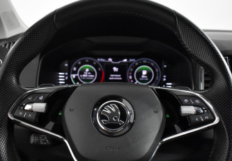 Подержанный автомобиль Skoda Karoq 2021 года (15 фото)