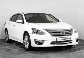 Подержанный автомобиль Nissan Teana 2015 года (3 фото)