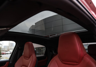 Подержанный автомобиль Porsche Cayenne 2022 года (27 фото)
