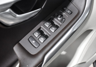 Подержанный автомобиль Volvo V40 Cross Country 2016 года (10 фото)