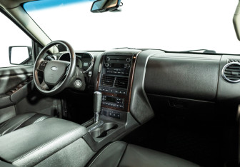 Подержанный автомобиль Ford Explorer 2008 года (9 фото)