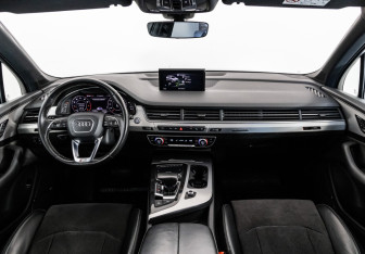 Подержанный автомобиль Audi Q7 2015 года (11 фото)