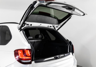 Подержанный автомобиль BMW X5 2015 года (35 фото)