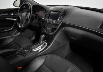 Подержанный автомобиль Opel Insignia Liftback 2013 года (13 фото)