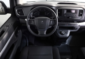 Подержанный автомобиль Peugeot Traveller 2021 года (11 фото)