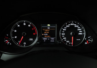 Подержанный автомобиль Audi Q5 2012 года (12 фото)