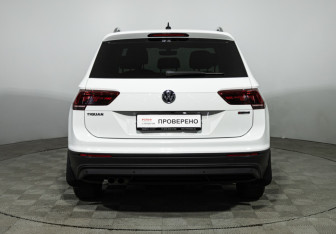 Подержанный автомобиль Volkswagen Tiguan 2018 года (6 фото)