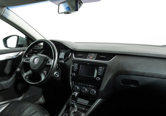 Подержанный автомобиль Skoda Octavia Liftback 2013 года (10 фото)
