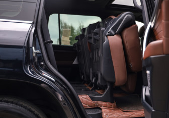Подержанный автомобиль Toyota Land Cruiser Suv 2020 года (35 фото)