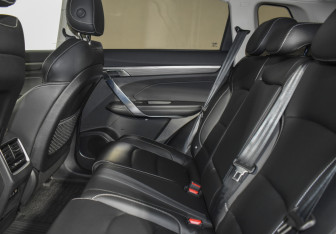 Подержанный автомобиль Geely Atlas Pro 2021 года (12 фото)