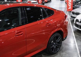 Подержанный автомобиль BMW X6 M 2021 года (6 фото)