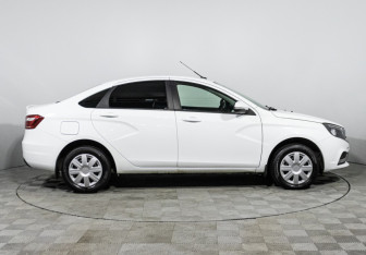 Подержанный автомобиль LADA (ВАЗ) Vesta Sedan 2018 года (4 фото)