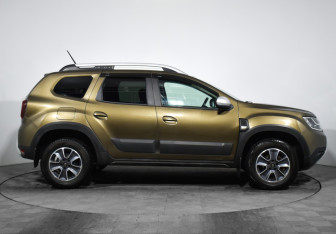 Подержанный автомобиль Renault Duster 2022 года (4 фото)