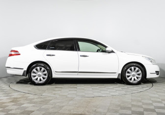 Подержанный автомобиль Nissan Teana 2010 года (4 фото)