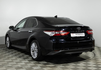 Подержанный автомобиль Toyota Camry Sedan 2018 года (7 фото)