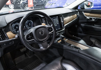 Подержанный автомобиль Volvo S90 2017 года (20 фото)