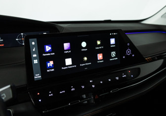 Подержанный автомобиль Changan UNI-K 2023 года (18 фото)