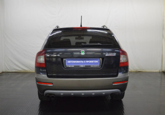 Подержанный автомобиль Skoda Octavia Wagon 2011 года (6 фото)