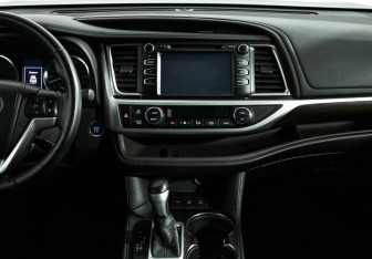 Подержанный автомобиль Toyota Highlander 2014 года (14 фото)