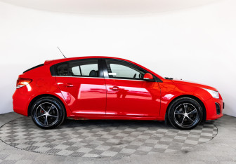 Подержанный автомобиль Chevrolet Cruze Hatchback 2014 года (4 фото)