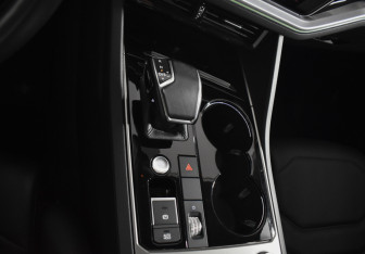 Подержанный автомобиль Volkswagen Touareg 2018 года (17 фото)