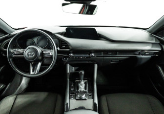 Подержанный автомобиль Mazda 3 Hatchback 2019 года (13 фото)