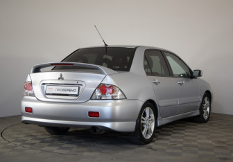 Подержанный автомобиль Mitsubishi Lancer Sedan 2007 года (5 фото)